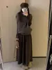 Chaleco de Punto sin Mangas de Cuello Alto Color Café Estilo Japonés para Mujer, Ropa de Abrigo Moderna y Elegante para Otoño e Invierno, Top Chaleco para Vestir por Capas