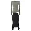 Conjunto de falda de longitud media, camiseta de manga larga ajustada y minimalista con cuello barco, suave y elástica, para mujer, capa base de primavera y otoño, que favorece la figura y se ajusta a la cadera