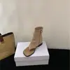 []Aumento de Altura Interior~Sandalias de Tacón Bajo con Punta Cuadrada Francesa y Tira de Dedo Botas para Mujer Modelo Nuevo 2026