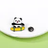 Fábrica de Origen Broche Atleta Panda Panda Jugando Baloncesto Fútbol Bádminton Tenis de Mesa Insignia Deportiva de Aleación