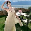 Conjunto de Blusa de Chiffon e Saia de Suspensório Francesa para Mulheres, Deslumbrante Conjunto de Duas Peças com Saia Longa Bordada em Renda Estilo Resort à Beira-Mar