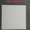 Nueva Placa de Placa de Hebilla de Aluminio Autoinstalable Techo Doméstico Placa de Aluminio Material de Construcción de Ingeniería Placa Impermeable y a Prueba de Humedad Placa de 300*300