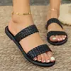 Pantuflas de mujer de talla grande europeas y americanas 2025 verano nuevas pantuflas tejidas de mujer para uso exterior sandalias de playa pantuflas