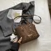Bolsas Pequenas Populares Deste Ano para Mulheres 2025 Nova Moda Versátil Bolsa Transversal Exquisita Super Popular Bolsa Saco Balde