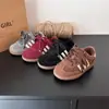 Tênis Infantil 2025 Novo Primavera e Outono Sapatos Esportivos para Meninos Sapatos com Solado Macio para Crianças de Meia-Idade e Grandes Roupas de Exterior Infantil Sapatos Casuais para Meninas
