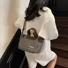 Bolso Minimalista Vintage para Mujer 2026 Nuevo de Moda Versátil Bolso para el Almuerzo Bolso Cesta de Nicho para Viajes Diarios