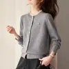 Cardigan de Punto Redondo con Adorno de Encaje, Nuevo Estilo Versión Coreana 2026 Inspirado en Chanel para Mujer, Suave y Versátil con Botones, Adecuado como Suéter de Capa Base
