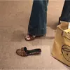 Pantuflas de cuña con estampado de leopardo para mujer, Moda de verano 2026, Sandalias de piscina versátiles de estilo francés, Elegantes
