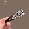 Pinza para el Cabello Triangular de Alta Gama con Perlas y Diamantes de Dongdaemun, Elegante Pasador para la Parte Trasera de la Cabeza, Pinza Versátil para el Flequillo