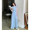 Conjunto de Duas Peças com Top de Tricô Bordado Tridimensional Estilo Francês e Saia Longa para Mulheres em Cinza Claro