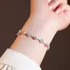 Pulsera de Perla con Trébol de Cuatro Hojas de Circonia Plateada para Mujer, Sencilla, Lujo Ligero, de Nicho, Exquisita, de Gama Alta, Elegante Joyería de Mano