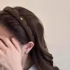 Estilo Artístico Elegante Retro Letra Etiqueta Dorada Banda para el Cabello de Pelo Prensado Moda Sello para el Cabello de Mujer 2024 Nuevo Sentido de Alta Gama Diadema Accesorios para el Cabello