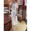 9550 Da Ai Mei Yi Yuan Nuevo Vestido Blanco Largo de Verano 2026 con Cuello en V, Mangas Cortas y una Abertura en el Dobladillo para un Efecto Adelgazante