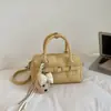 Bolso de mano de alta gama para mujer, modelo nuevo 2026, bolso de hombro súper popular y versátil para el trabajo, los desplazamientos y el uso casual, bolso cruzado de moda