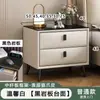Mesita de noche de cuero, moderna y simple, para uso en el hogar, lujo ligero, pequeña, multifuncional, madera maciza, almacenamiento para dormitorio, mesita de noche, mueble de almacenamiento