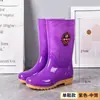 Botas de chuva femininas de cano alto, antiderrapantes, impermeáveis, com sola grossa, para uso externo, adequadas para adultos, uso na cozinha, com forro de fleece, duráveis e com design de cano longo