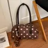 Bolsa de ombro de bolinhas de nicho, de alta qualidade, com design color-block fresco, doce e estiloso, perfeita como uma bolsa casual ou de trabalho chique e moderna.