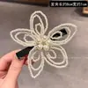 Pinza para el pelo de flor de perla de temperamento japonés coreano para mujer, clip lateral de lujo ligero de nuevo estilo para pelos sueltos, pinza de pico de pato, clip de una palabra de alta gama, accesorios para el cabello