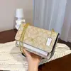 Bolsa quadrada pequena com estampa vintage transfronteiriça para mulheres, com corrente de metal, adequada para o trajeto diário e versátil para o uso cotidiano.