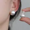 Lleno de Vibras Retro~ Aretes Rojos de Angora con Diseño Único, Estilo Hong Kong, No Requieren Perforación, Estilo Hepburn