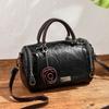 Bolsa de almofada lisa retrô nova da primavera de 2025 bolsa feminina pingente floral bolsa de ombro transversal coreana uma geração de cabelo