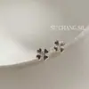Brincos de Tarraxa Flor Trevo de Quatro Folhas em Prata Esterlina S999 Su Chuang para Meninas, Estilo Frio INS, Simples, Versátil, Cuidados com o Furo da Orelha, Piercings de Cartilagem
