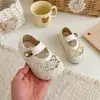 Sandalias de Malla Transpirable con Encaje Francés de Moda para Niñas 2026 Verano Nuevo Estilo Bosque Coreano Versátil Zapatos de Piel de Princesa