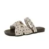 Sandálias Planas Estilo Birkenstock para Mulheres, Adequadas para Uso ao Ar Livre no Verão de 2026, Modelo Novo com Bolinhas Deslumbrantes, Perfeitas para Combinar com Saias, Confortáveis para os Pés, Sandálias de Uso Duplo
