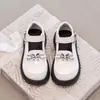 Zapatos de Cuero para Niñas 2026 Nuevo Estilo Infantiles Elegantes Suela Suave Estilo Británico Niños Medianos y Mayores Performance Negro Zapatos Planos de Princesa para Niñas