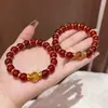 Pulsera de Ágata Roja Natural para Mujeres en su Año Zodiacal, Accesorio Estilo Diseñador con Cristal Torre Amarillo y Cuentas de Cristal Rojo para la Buena Suerte