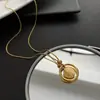 Collar de amor hueco de acero de titanio resistente a la decoloración para mujer, colgante de amor con diseño de nicho de lujo ligero, cadena de clavícula de temperamento versátil