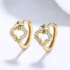 Brincos de trevo de quatro folhas vazados em prata 925, luxo leve e toque de alta qualidade, pequenos acessórios requintados para meninas, presilhas de orelha de borboleta com zircônia