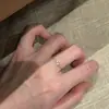 Anillo de Joyería con Diseño Elegante y Suave Microincrustado, de Gama Alta, Fresco, Sencillo, Versátil y Único en Estilo Europeo y Americano