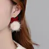 Pendientes de felpa roja de invierno Joyería para orejas de Año Nuevo Pendientes peludos de Año Nuevo Bola de pelo femenina de alta gama nuevo caliente