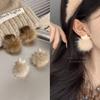 Pendientes de estrella con bola de pelo marrón para mujer, bonitos pendientes de moda de otoño e invierno que combinan con todo, nuevos pendientes con temperamento 2024