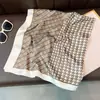 Nuevo Estilo Coreano Simple Cuadrado de Espiga Blanco y Negro Bufanda para Mujer Commuter de Trabajo Todas las Combinaciones Bufanda de Seda Camisa Traje Bufanda Decorativa