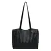 Bolsa Grande Capacidade Transfronteiriça Feminina Outono 2026 Nova Versátil Moda Bolsa de Ombro Único Tendência para o Trabalho Retro Casual Tote
