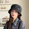 Chapéu bucket simples e estiloso, versão coreana, chapéu de tecido casual e versátil para mulheres, adequado para outono e inverno, faz o rosto parecer menor, chapéu de viagem moderno