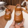 Sapatos Individuais Trançados para Meninas Estilo Novo Primavera e Outono 2026 Sapatos de Princesa com Fivela da Moda Solado Macio Sapatos de Couro Antiderrapantes para Crianças