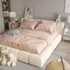 Cama Minimalista Moderna para Habitación de Niñas, Base de Cama de Piso Puff Color Crema, Cama de Celebridad de Internet Estilo Princesa