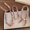 Collar con Cadena para Cuello de Punto para Mujer, Estampado de Leopardo Rosa, Perla Artificial Magnética, Seda, Accesorios de Lujo de Alta Gama, Retro Otoño e Invierno