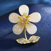 Broche Senso Sênior Nicho Primavera Masculino e Feminino Folha de Ginkgo Pequena Cereja Corsage Folha de Bordo Flor de Ameixa Agulha Atacado