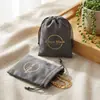 Venta directa del fabricante: Bolsas de terciopelo de cuero sintético con cordón para joyería y accesorios, doble cordón, logotipo personalizable