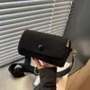 Bolso cilíndrico de cuero encerado al aceite color café oscuro para mujer, diseño de nicho Otoño/Invierno 2026, bolso de hombro para el trabajo, moda cotidiana, versátil