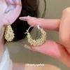 Pendientes Redondos Huecos Retro Europeos y Americanos para Mujer, Lujo Ligero y Sensación de Alta Gama, Pendientes de Clip y Pendientes Largos, Pendientes de Diseño Único y Versátil para Mujer