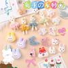 Primavera y verano nuevo broche de conejo felpa lindo animal pequeño caricatura japonés ropa de niñas zapatos colgante de bolso pequeño regalo