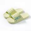Sandalias Cómodas Antideslizantes de Verano 2026 Estilo Nuevo para Baño del Hogar para Mujer Venta al por Mayor de Fábrica para Parejas