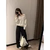 Suéter Retro Rayado Blanco con Cuello Polo Chic Otoño 2025 Tejido Simple de Alta Gama