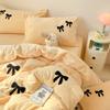 Conjunto de Cama de Veludo de Leite Tipo Laço Ins Quatro Peças Cobertor de Flanela Espesso de Dupla Face de Inverno Conjunto de Três Peças para Dormitório