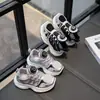 Tênis Esportivos Infantis 2026 Novos Modelos de Primavera para Meninos e Meninas, Tênis Versátil Estilo Pai para Meninos, Tênis da Moda para Crianças Maiores